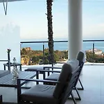 Daire Olene Apartment, Hill Collection